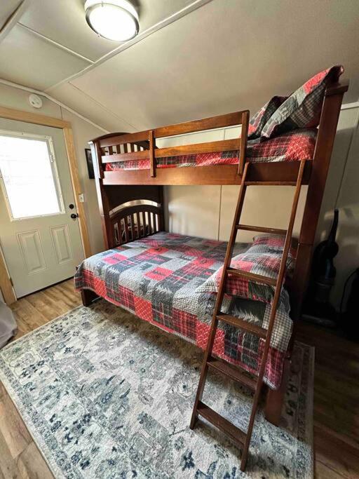 Cozy Cabin Walking Distance To Parkway! Pigeon Forge Eksteriør billede