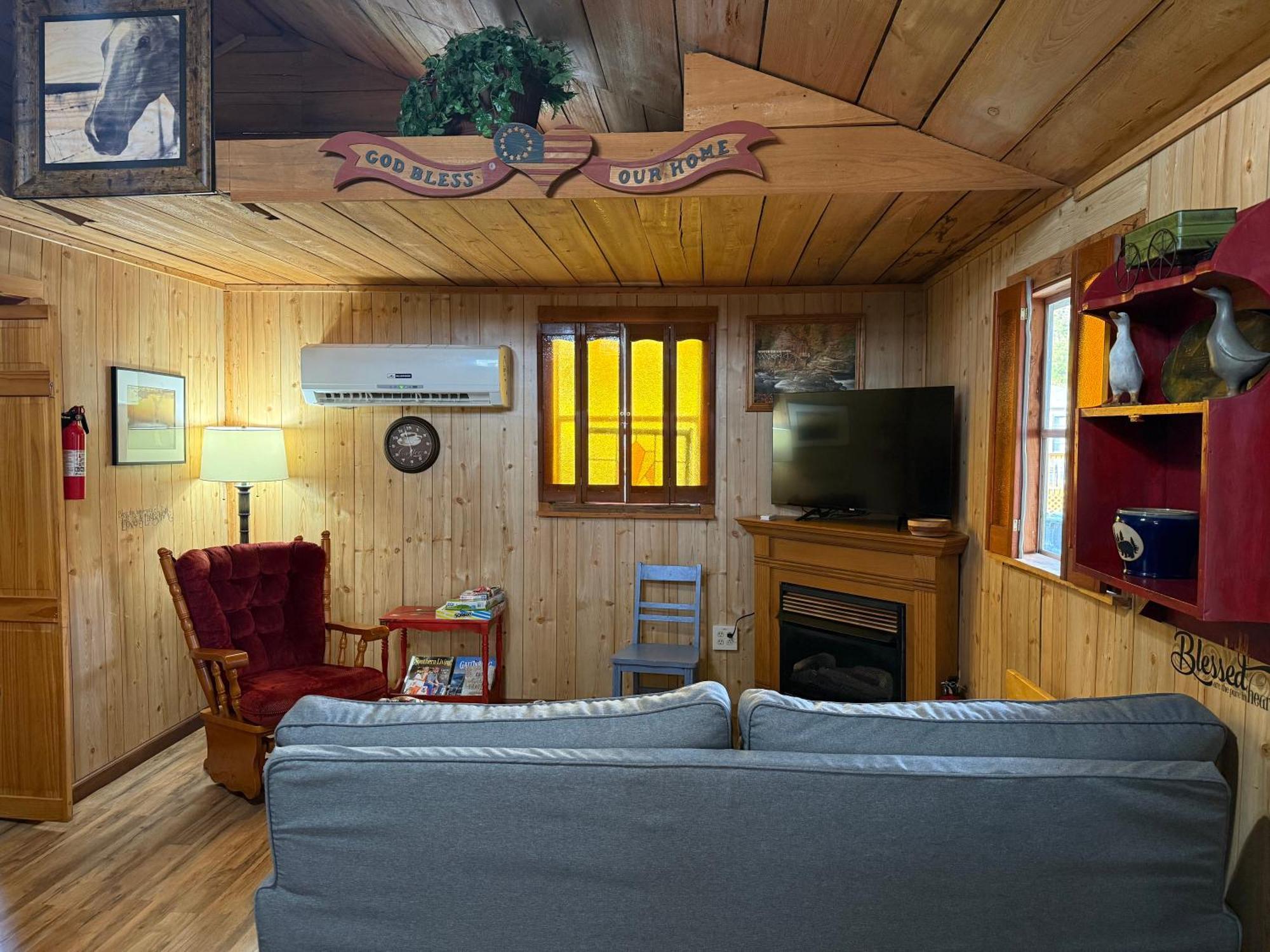 Cozy Cabin Walking Distance To Parkway! Pigeon Forge Eksteriør billede